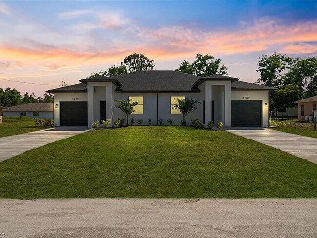 Building Photo - Charming 3BR House in Lehigh Acres