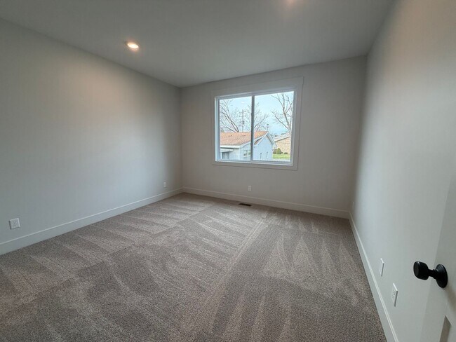 Building Photo - 545-547 68th St SE