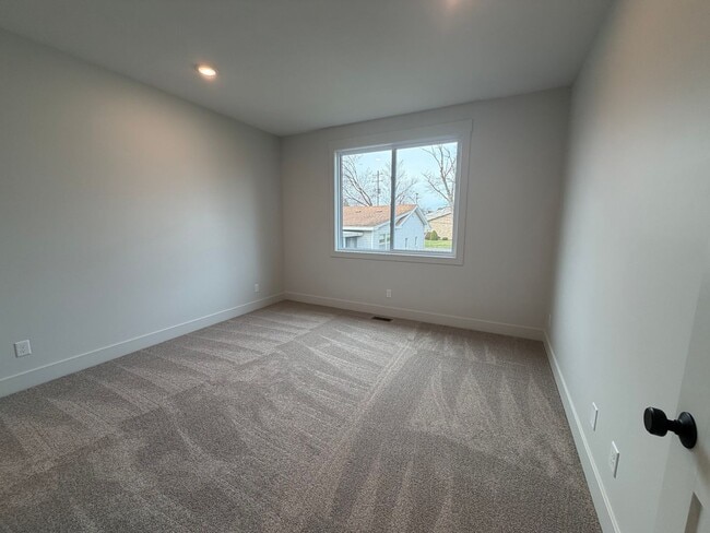 Building Photo - Newly built 3 bedroom spacious home!