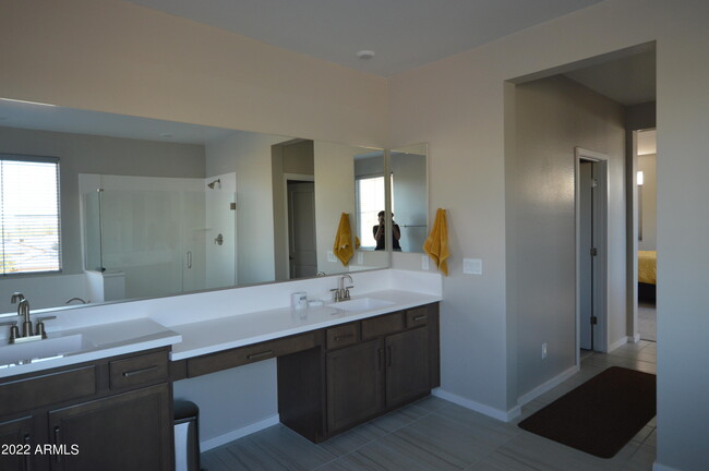 Building Photo - 1326 W Coyote Dr