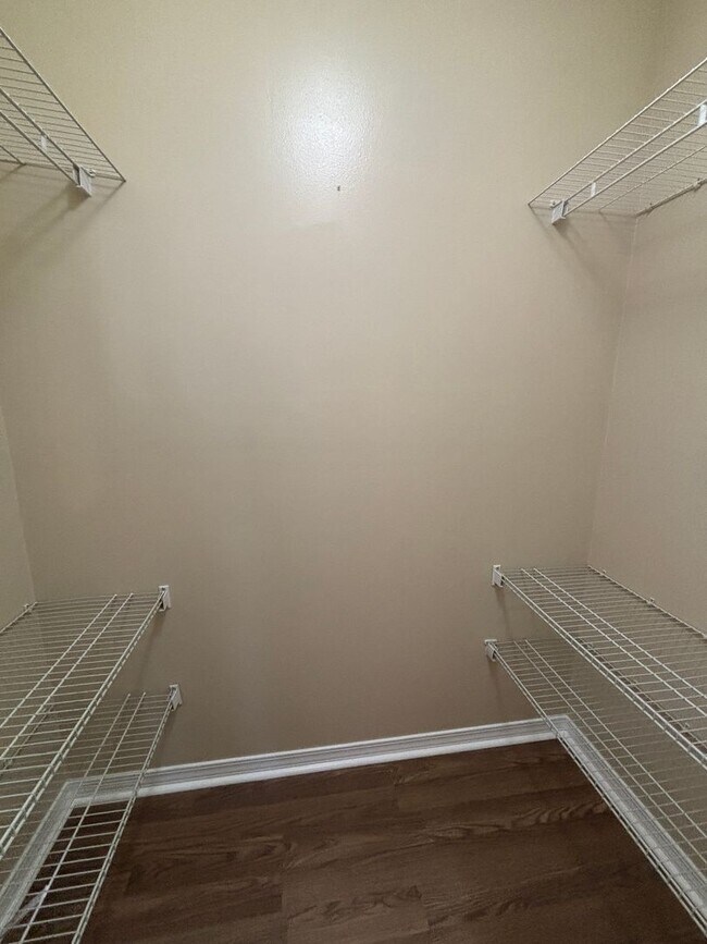 Building Photo - 3421 Cherry Ridge Rd