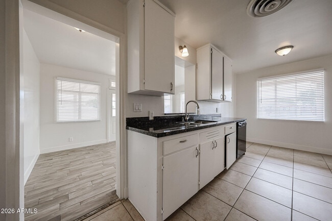 Building Photo - 2340 W Osborn Rd