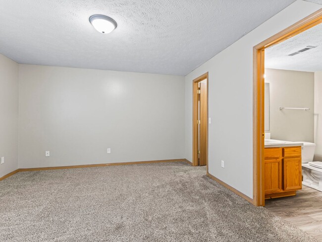 Building Photo - 6901 N Steamboat Dr