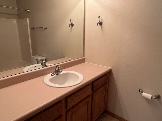 Building Photo - Orchard Crest Home with Willard Schools