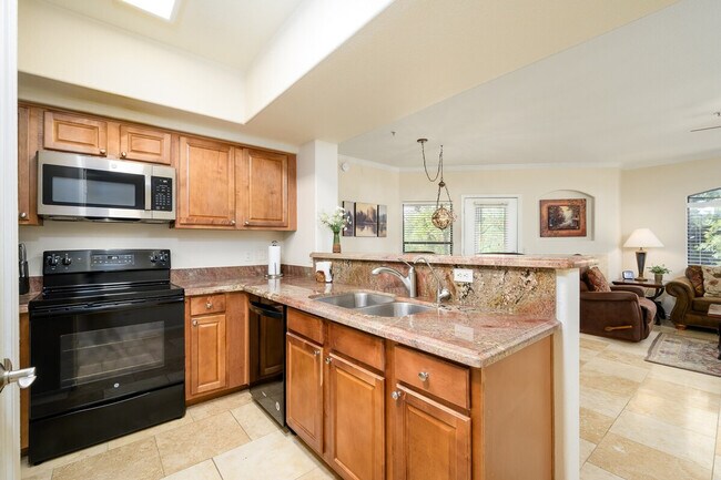 Building Photo - 15095 N Thompson Peak Pkwy