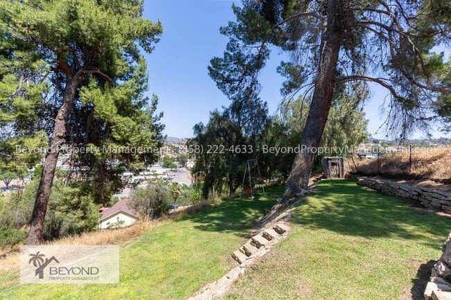 Building Photo - LUXURY IN LAKESIDE , STUNNING 4 BED 3 BATH...