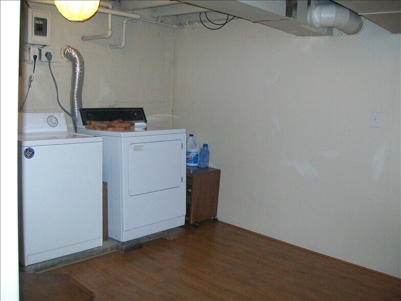 Building Photo - 1375 E Gilmer Dr