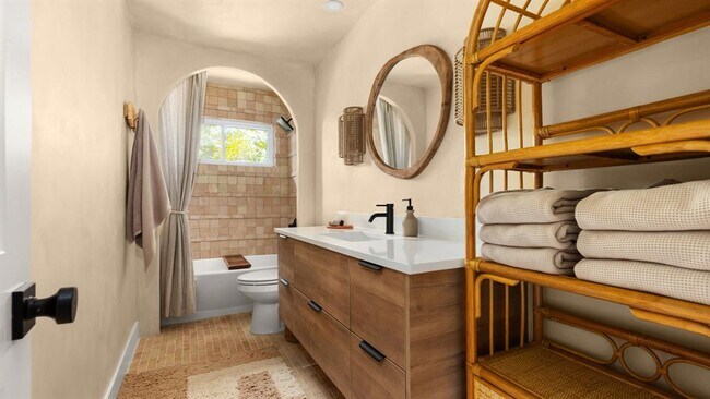 Building Photo - 2409 Shiloh Dr