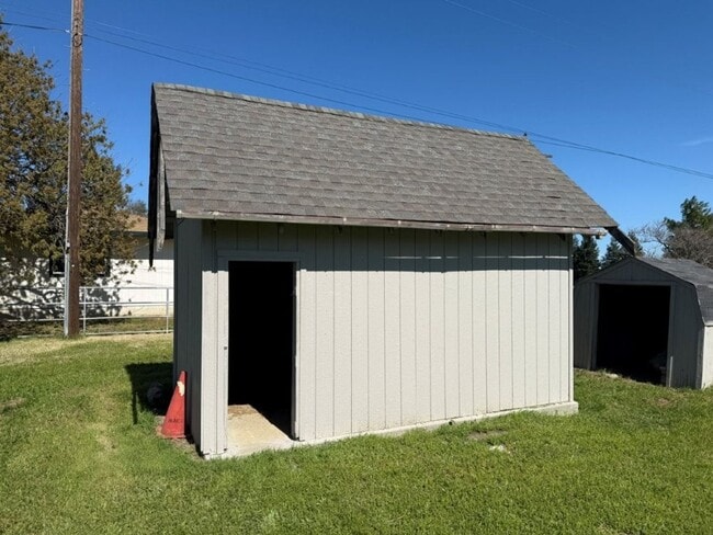 Building Photo - Unique 2 Bedroom Country Property Vacaville *Star Rentals