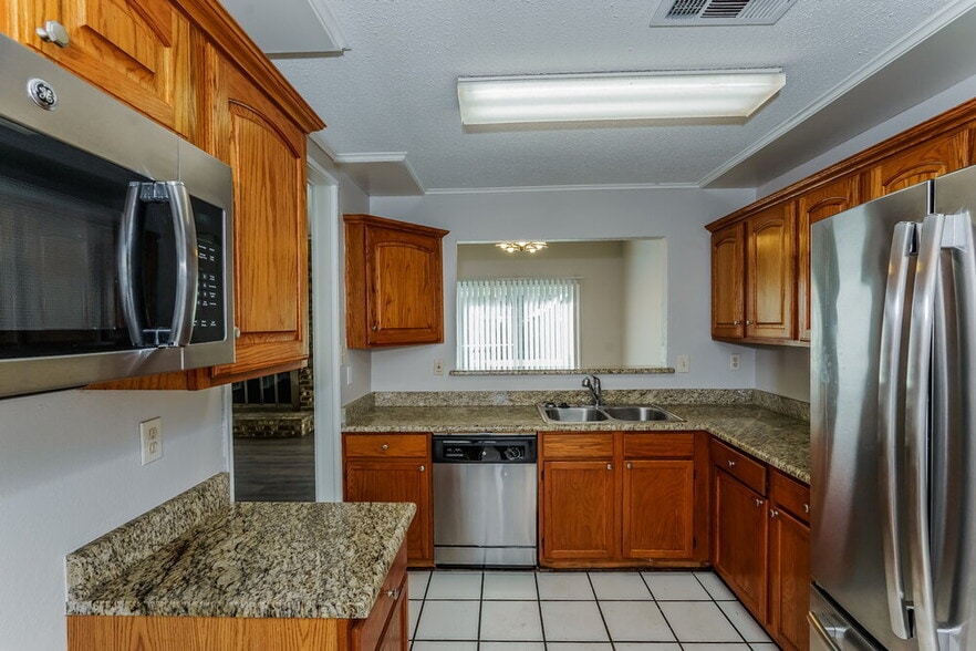 Building Photo - 2200 Wembley Downs Dr