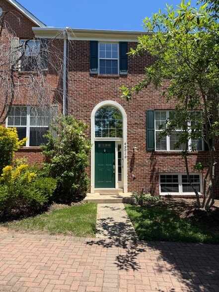 Building Photo - 45010 University Dr
