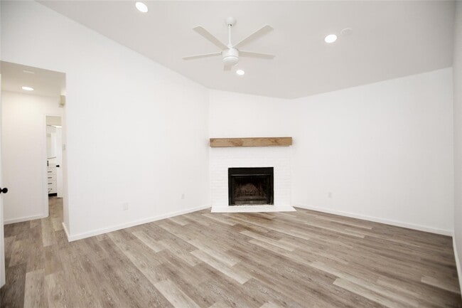 Building Photo - 13103 Pollard Dr