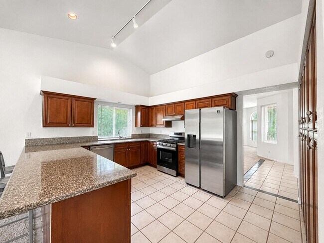 Building Photo - 68412 Descanso Cir