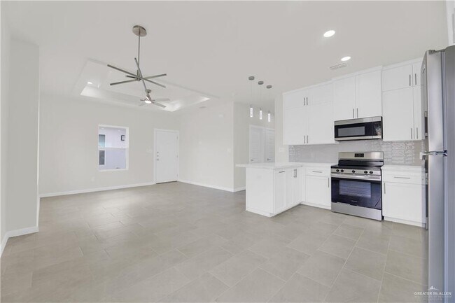 Building Photo - 18 E 24th St