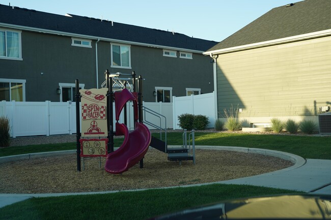 Building Photo - 528 Fox Chase Dr