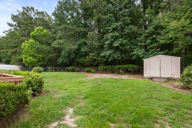Building Photo - Spacious 4-Bedroom Home in a Prime Locatio...