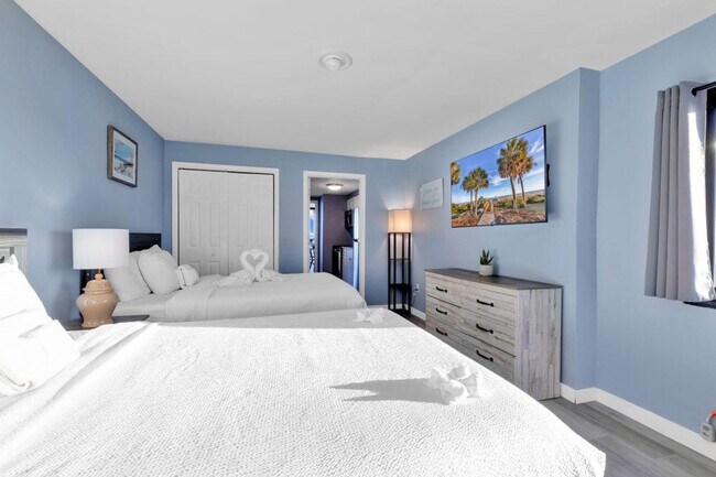 Building Photo - 2406 N Ocean Blvd