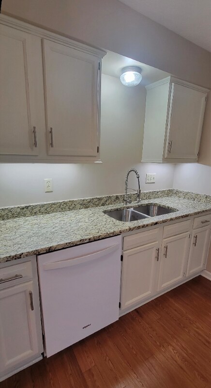 Building Photo - 400 Waterside Ave