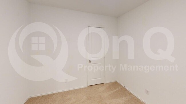 Building Photo - 204 Thresher Ln