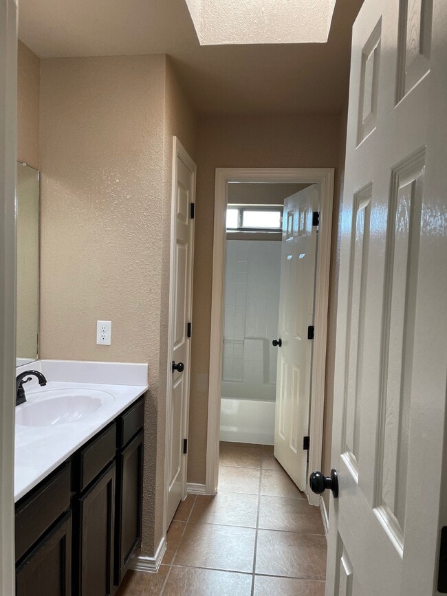 Building Photo - 12960 Cozy Cove Ave