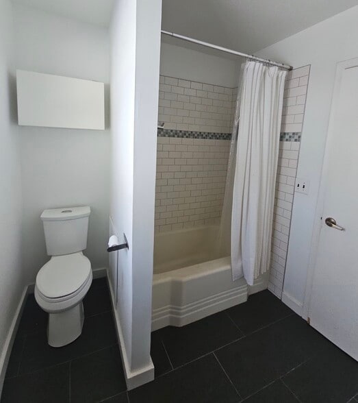 Hall Bathroom - 5313 Penny Rd