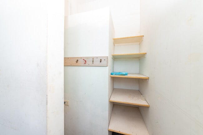 Building Photo - 1016 S Oakley Blvd