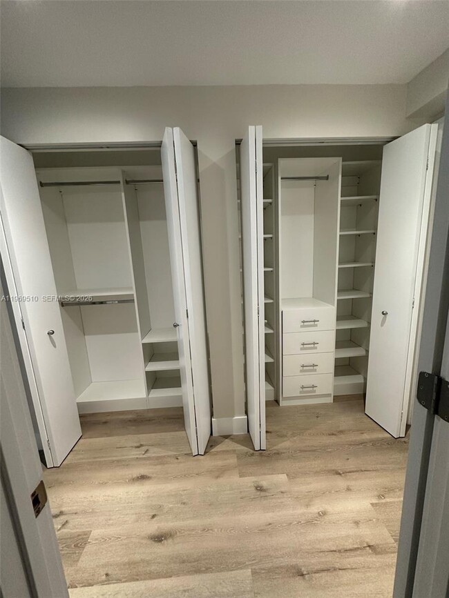 Building Photo - 801 Brickell Key Blvd