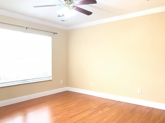 Building Photo - AMAZING HOME WITH LAKEFRONT VIEW!