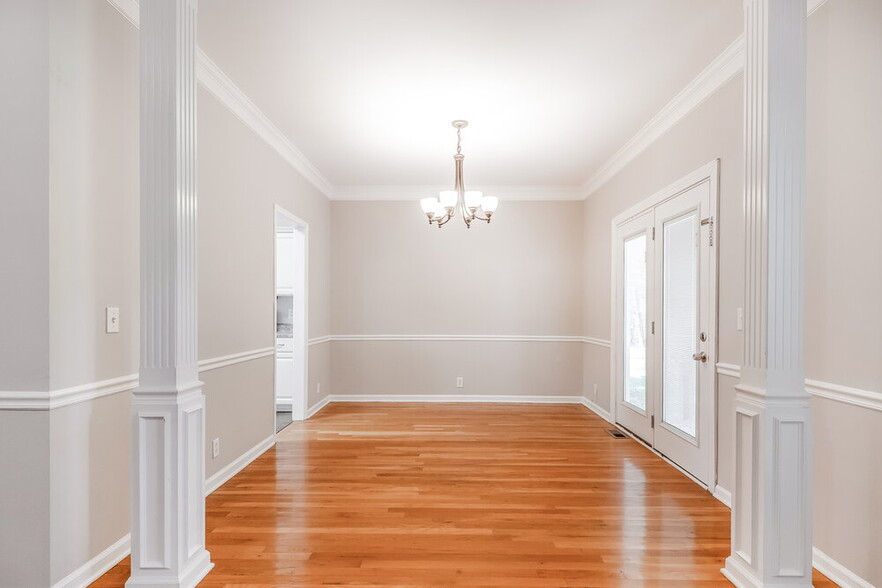 Building Photo - 2137 Aberdeen Cir