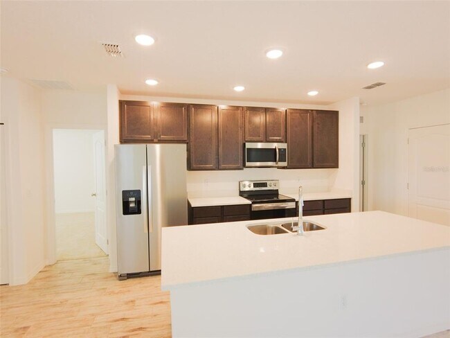 Building Photo - 423 Taft Dr