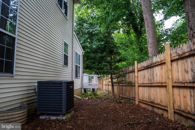 Building Photo - 11109 Hillsdale Dr