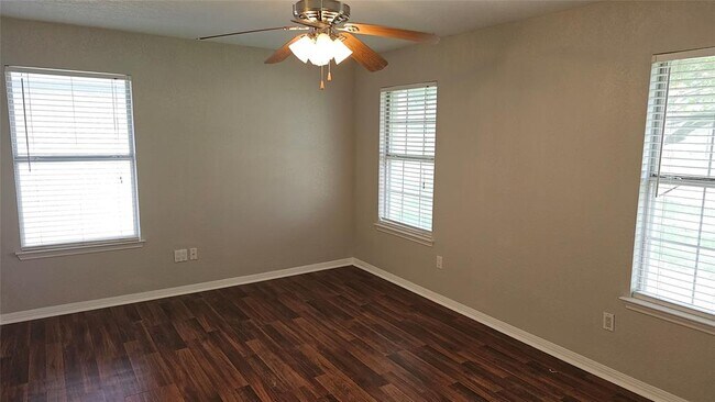 Building Photo - 16 Brenda Ln