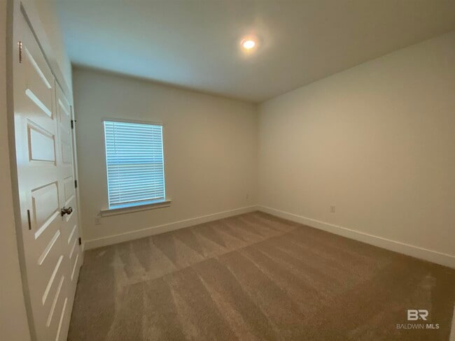 Building Photo - 510 Hardwood Ave