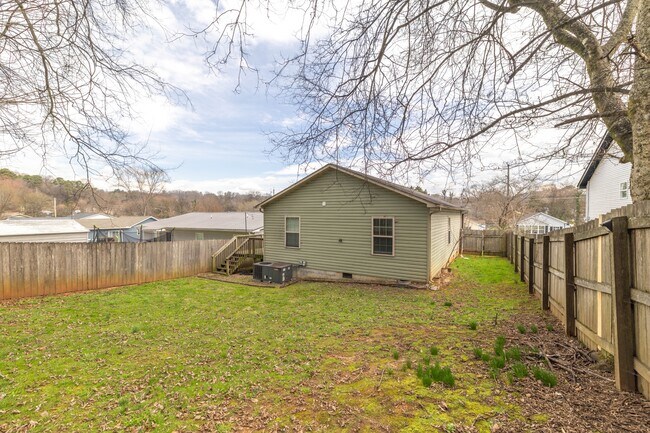 Building Photo - 2013 Paris Rd