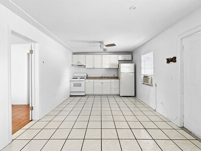 Building Photo - 10464 106th Ave N