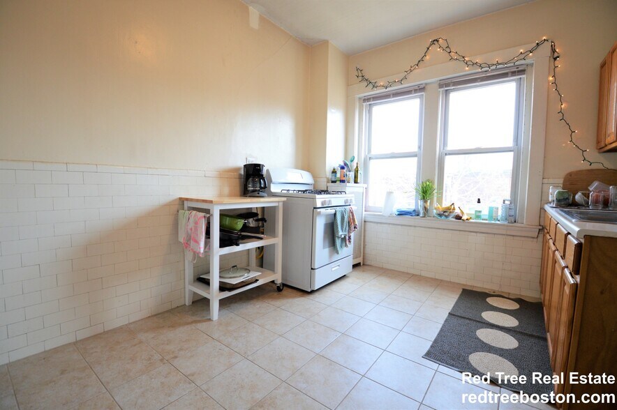 Building Photo - 141 Fuller St