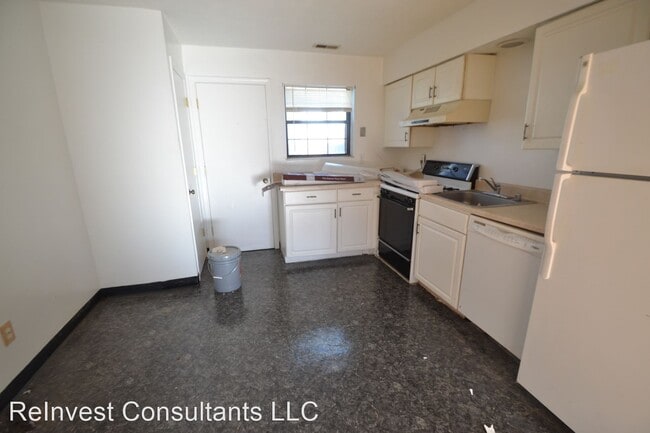 Building Photo - 2 br, 1 bath House - 1944 Chaucer Dr #B