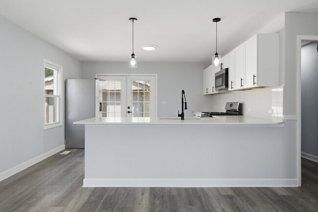 Building Photo - 407 Laurel Ave
