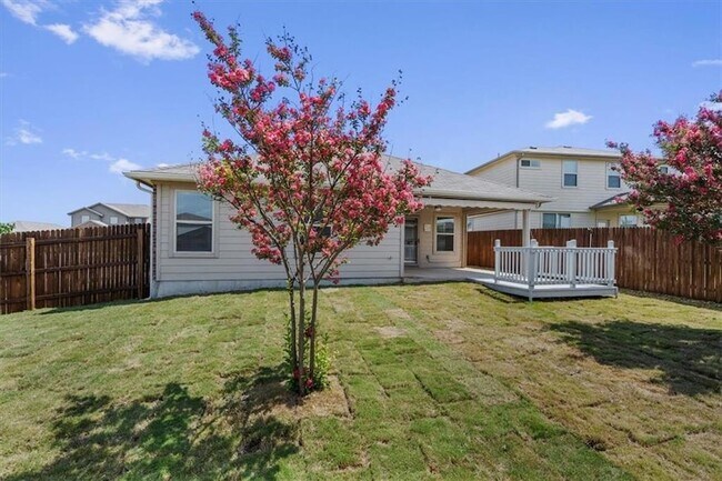 Building Photo - 519 Pinnacle Dr