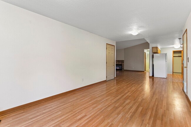 Building Photo - 6432 SE 63rd Ave