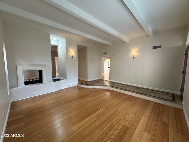 Building Photo - 6745 N 79th Pl