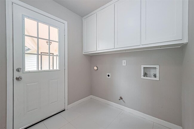 Building Photo - 10815 Creektree Dr