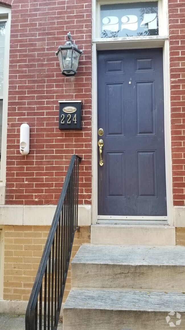 Building Photo - 224 N Milton Ave
