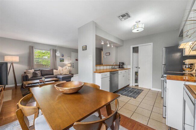 Building Photo - 5616 Emerald Forest Dr