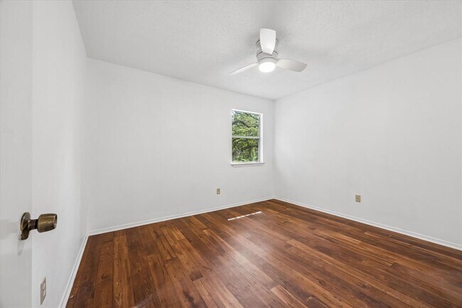 Building Photo - 8202 Mescalero Dr