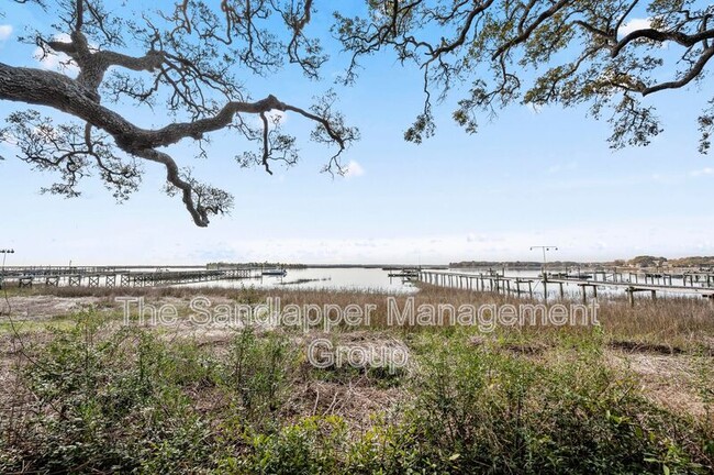 Building Photo - 1019 W Oceanview Rd