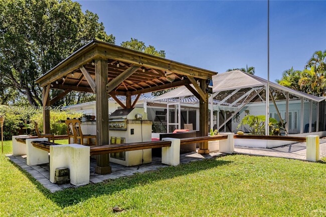 Building Photo - 1529 Bayview Dr