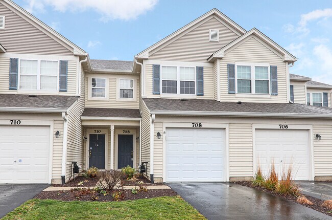 Building Photo - 708 Woodewind Dr