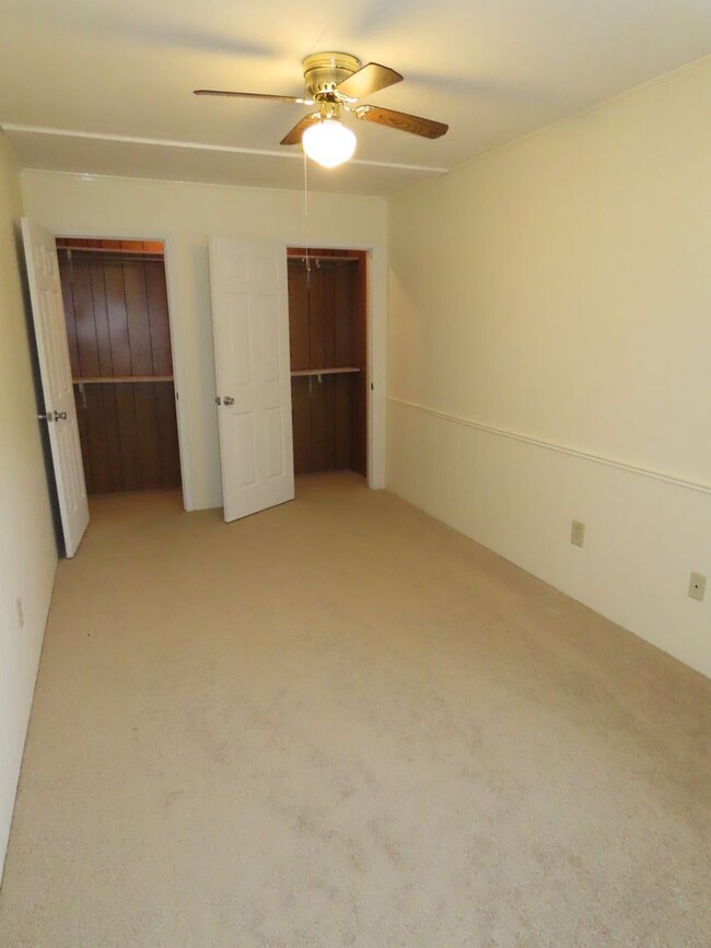 Building Photo - Beautiful 2 Bedroom, 2 Bath with Country V...