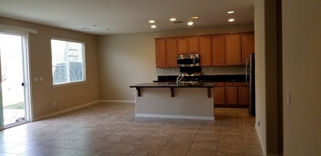 Building Photo - Beautiful 4 bd 2 bath Home for Rent in ANATOLIA Village Rancho Cordova